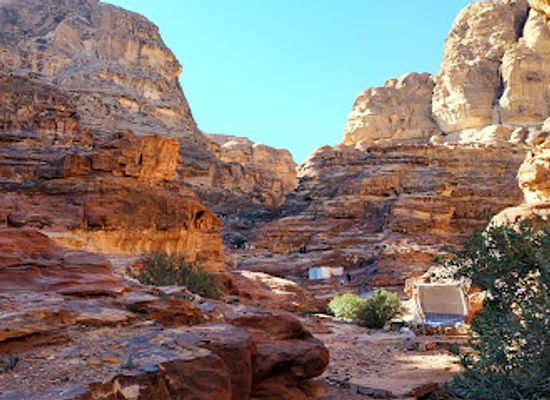 jordan/shobak-castle/attraction/lion-triclinium