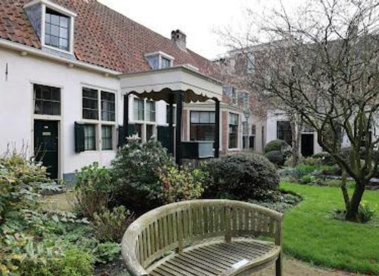 netherlands/haarlem/attraction/hofje-van-bakenes