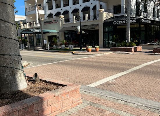 florida/naples-beach/attraction/naples-courtyard