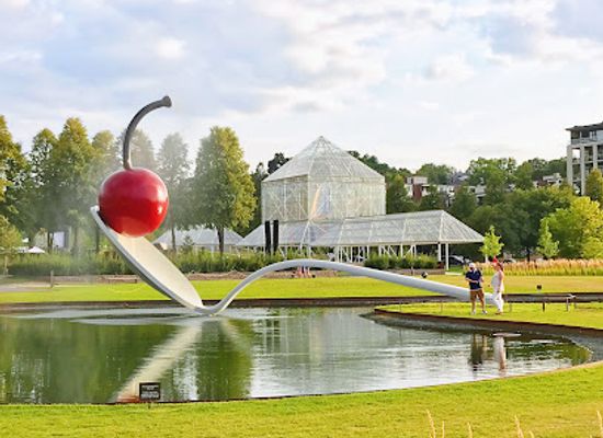 minnesota/minneapolis/attraction/spoonbridge-and-cherry