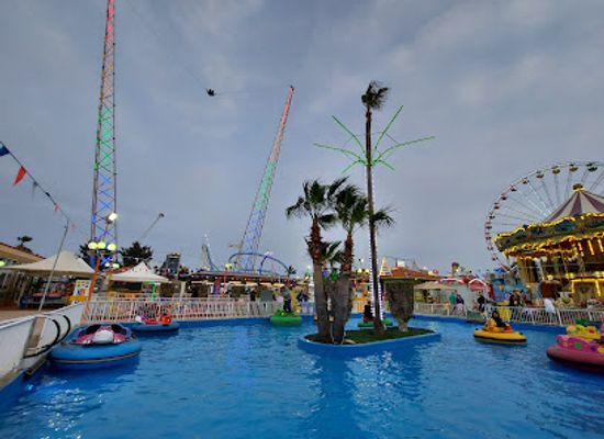 cyprus/makronissos-beach/attraction/parko-paliatso-luna-park