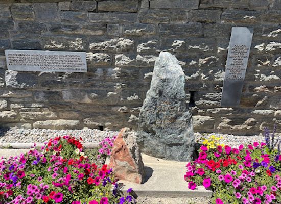 switzerland/saas-fee/attraction/grabmal-alice-und-carl-zuckmayer