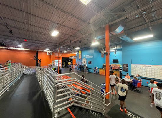 oklahoma/edmond/attraction/sky-zone-trampoline-park