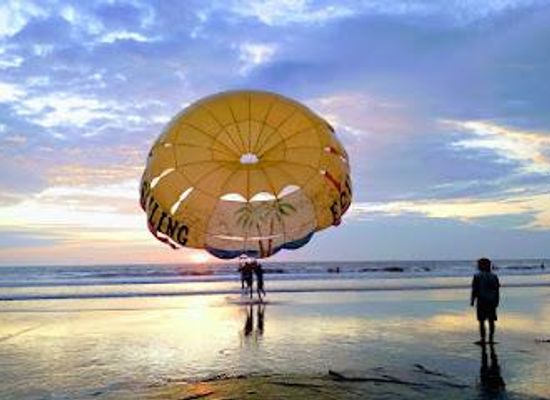 ecuador/salinas/attraction/parasailing-montanita-ecuador