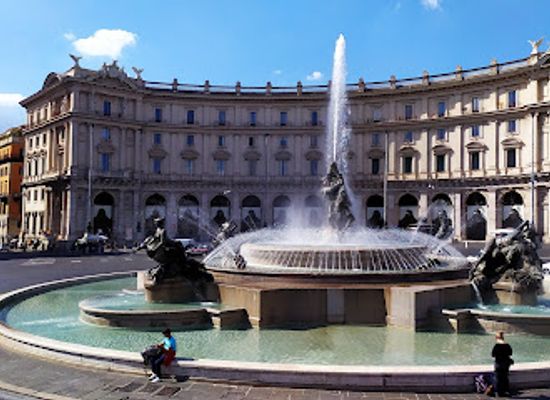 italy/rome/trevi/attraction/piazza-barberini