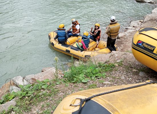 pakistan/kaghan/attraction/rafting