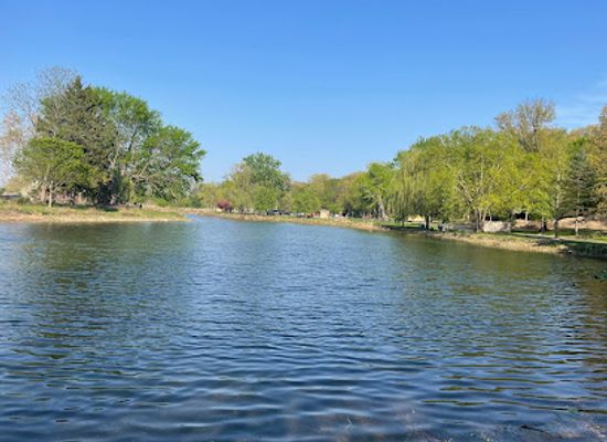 illinois/bolingbrook/attraction/hidden-lakes-trout-farm