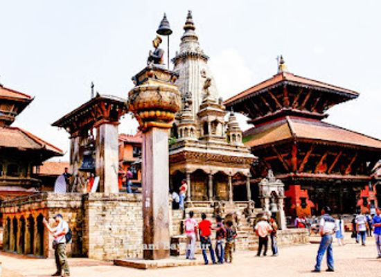 nepal/nagarkot/attraction/statue-of-king-bhupatindra-malla