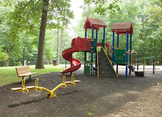 maryland/silver-spring/attraction/kemp-mill-estates-local-park