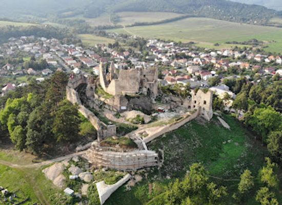 slovakia/tekov/attraction/castle-divin