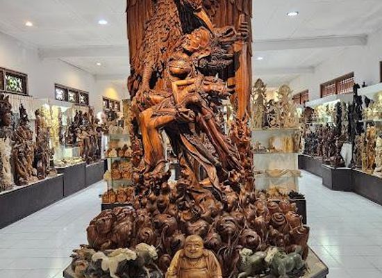 indonesia/bali/attraction/werochana-wood-carving