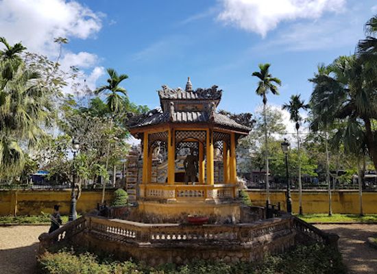 vietnam/hue/phu-hoi/attraction/an-dinh-palace