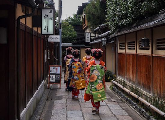 japan/kyoto/gion/attraction/ishibe-koji-road