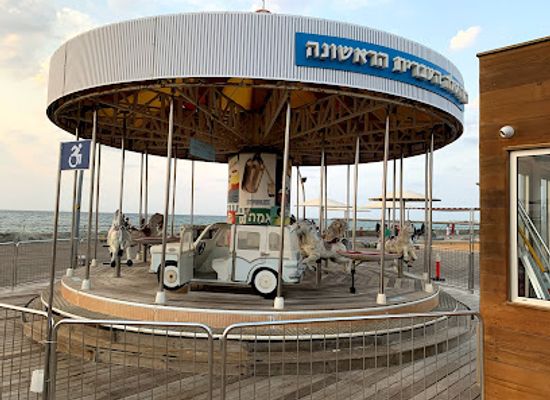 israel/tel-aviv/old-tel-aviv-port/attraction/world-s-first-hebrew-carrousel