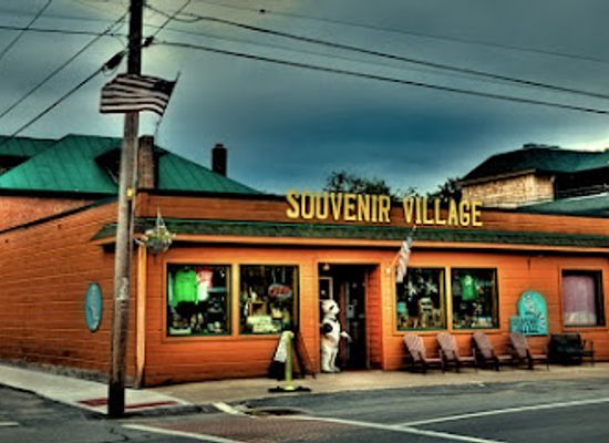 new-york/old-forge/attraction/souvenir-village