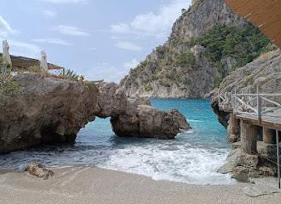 italy/capri/attraction/spiaggia-di-marina-piccola