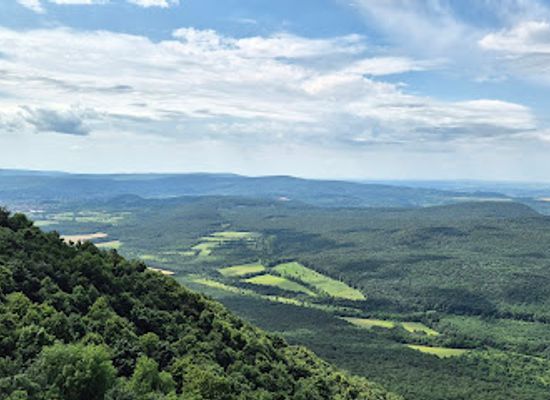 hungary/pilis-mountains/attraction/pilis-teto-alatti-kilato-pont