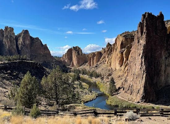 oregon/smith-rock-state-park/attraction/smith-rock-state-park-welcome-center