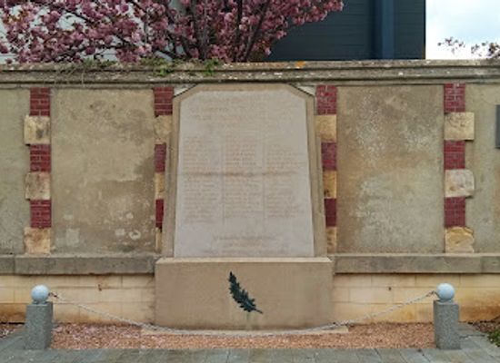 france/caen/attraction/memorial-enceinte-de-fusillade-des-patriotes-iie-guerre-mondial