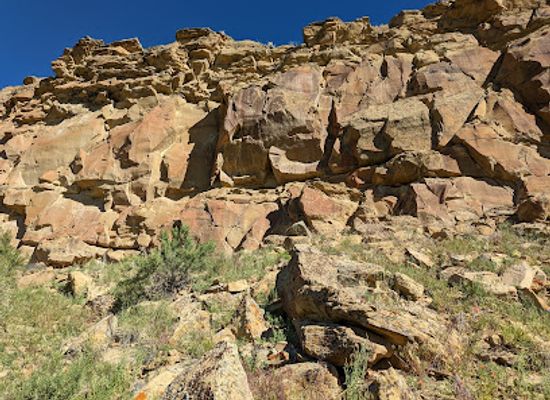 wyoming/wind-river-range/attraction/legend-rock-state-petroglyph-site