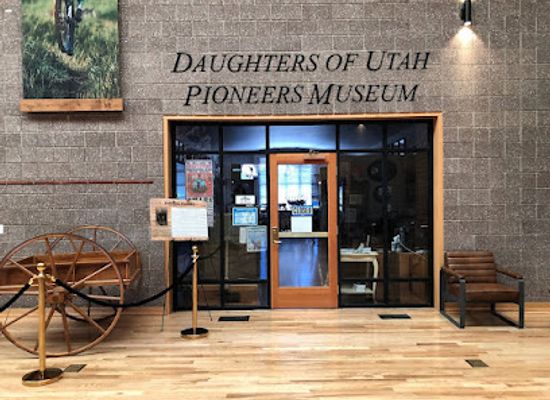 utah/cedar-city/attraction/cedar-city-daughters-of-the-utah-pioneers-museum