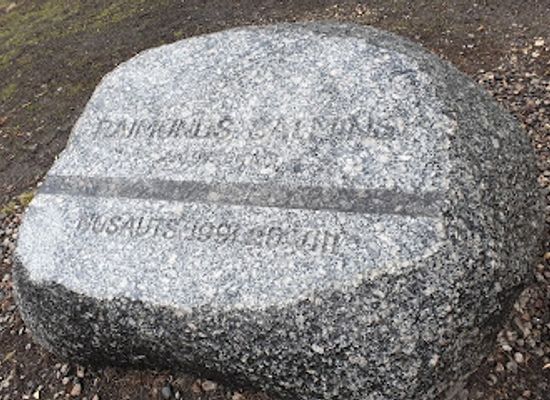 latvia/kurzeme/attraction/monument-for-raimonds-salmins