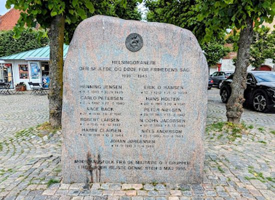 denmark/helsingor/attraction/memorial-stone-for-fallen-helsingorans