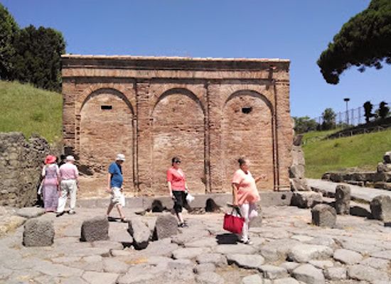 italy/pompeii/attraction/house-of-meleager