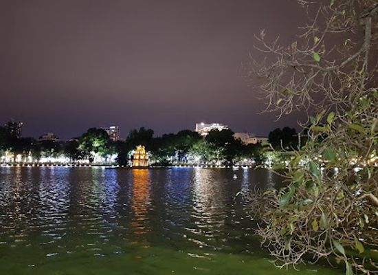 vietnam/hanoi/attraction/emperor-ly-thai-to-monument-statue
