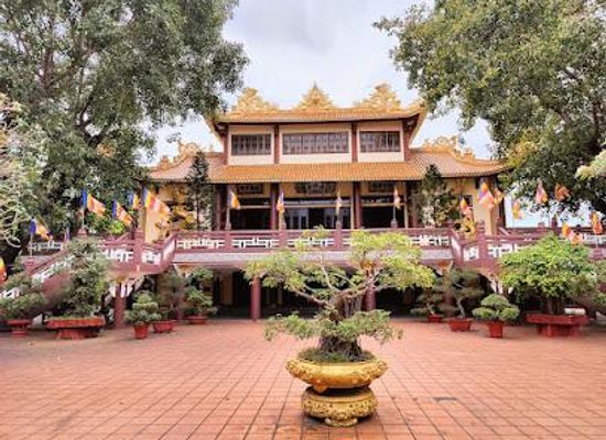 vietnam/north-central-coast/attraction/chua-phap-lam