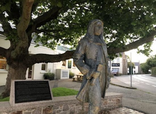 jersey/saint-saviour/attraction/sir-george-de-carteret-sculpture