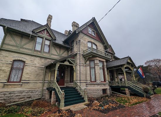 wisconsin/eastern-ridges-and-lowlands/attraction/hearthstone-historic-house-museum