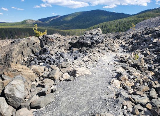 oregon/klamath-county/attraction/big-obsidian-flow-trailhead-and-interpretive-site