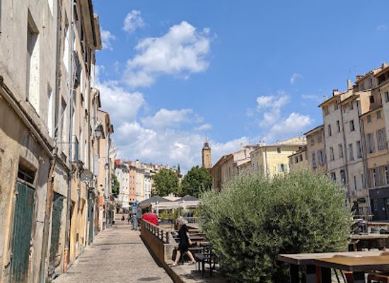 france/aix-en-provence/quartier-sextius-mirabeau/attraction/place-des-cardeurs