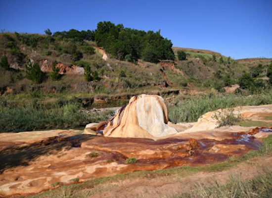 madagascar/atsinanana/attraction/geysers-d-andranomandroatra