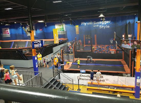 iowa/cedar-rapids/attraction/sky-zone-trampoline-park