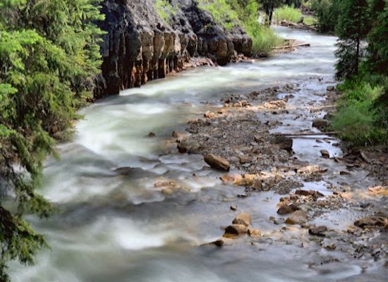 montana/the-glacier-country/attraction/ousel-falls-park-trailhead