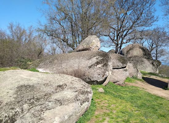 bulgaria/primorsko/attraction/dolmen-dragon-house