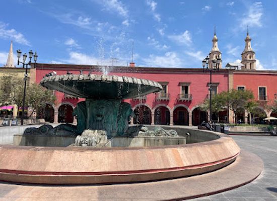 mexico/bajio/attraction/plaza-fundadores