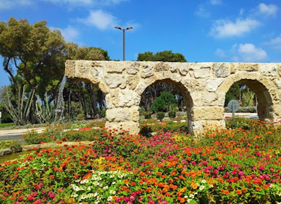 israel/caesarea/attraction/the-aquaduct-monument