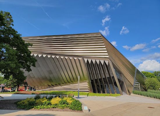 michigan/lansing/attraction/eli-and-edythe-broad-art-museum