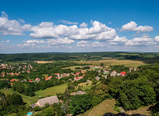 hungary/bakony/attraction/cseszneki-castle