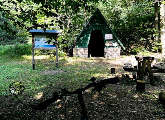 hungary/matra-mountains/attraction/pihenohely-tuzrakohellyel