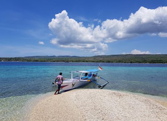 indonesia/pulau-moyo/attraction/takat-sagele