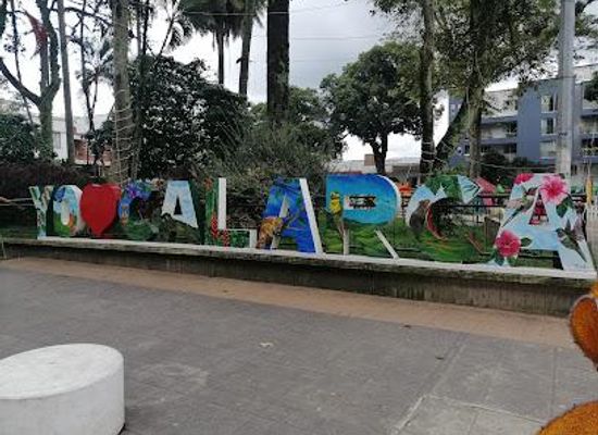 colombia/armenia/attraction/bolivar-plaza