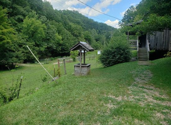 kentucky/eastern-mountain-coal-fields/attraction/loretta-lynn-homeplace