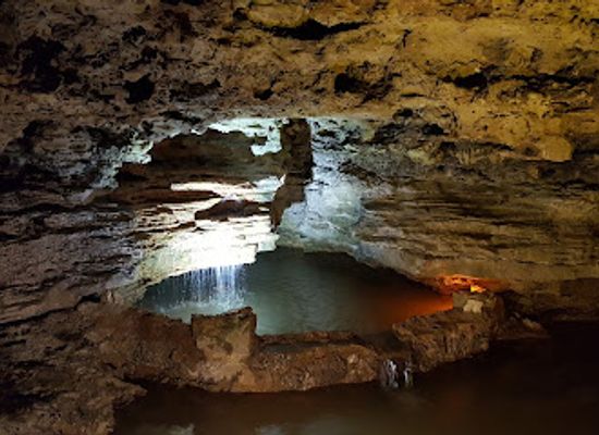 illinois/illinois-ozarks/attraction/stark-caverns