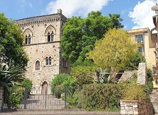 italy/taormina/attraction/comune-di-taormina-palazzo-dei-duchi-di-santo-stefano