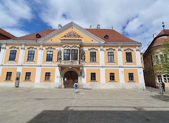 hungary/gyor/attraction/apatur-haz