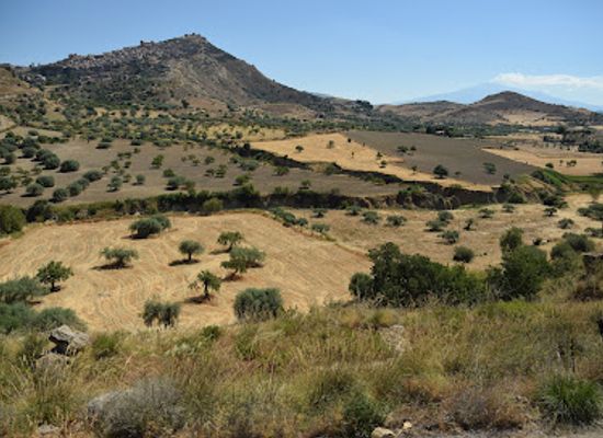 italy/sicily/attraction/vallone-di-piano-della-corte